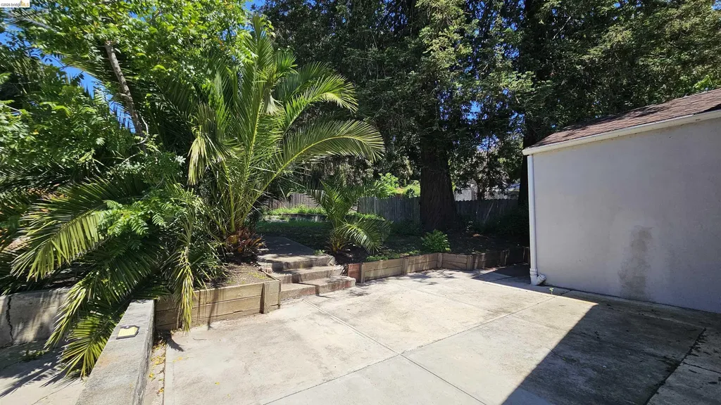 7856 Ney Avenue Oakland CA 94605