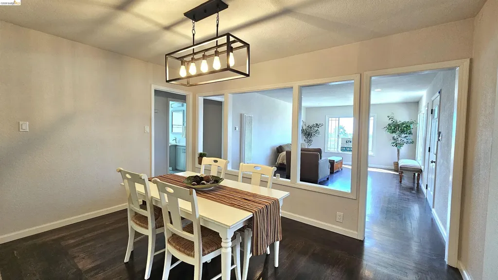 7856 Ney Avenue Oakland CA 94605