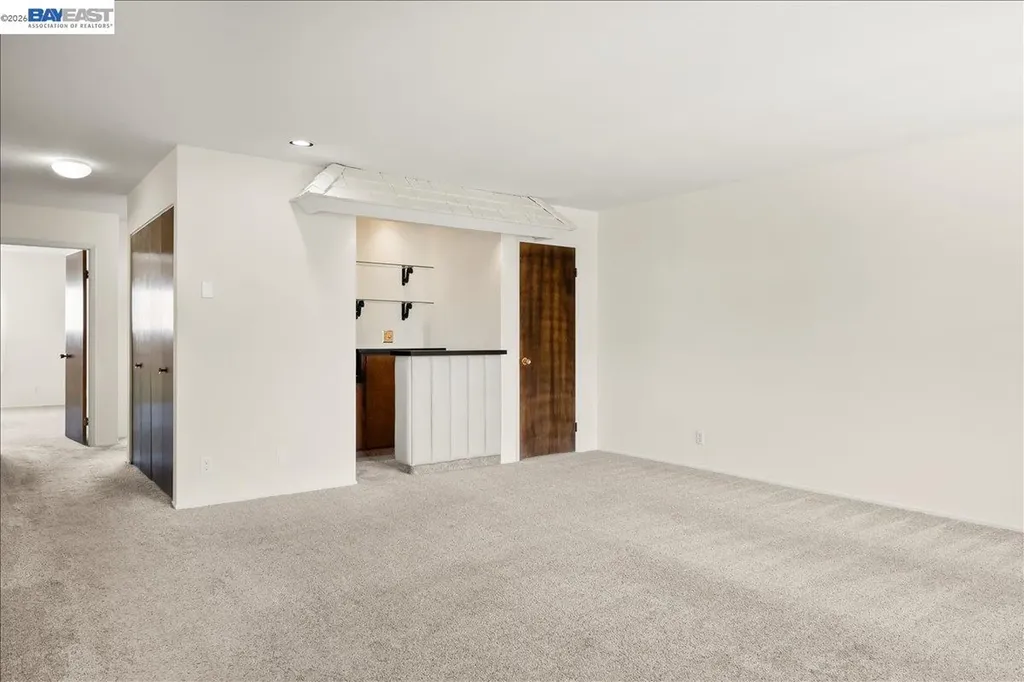 2133 Santa Clara Avenue Alameda CA 94501