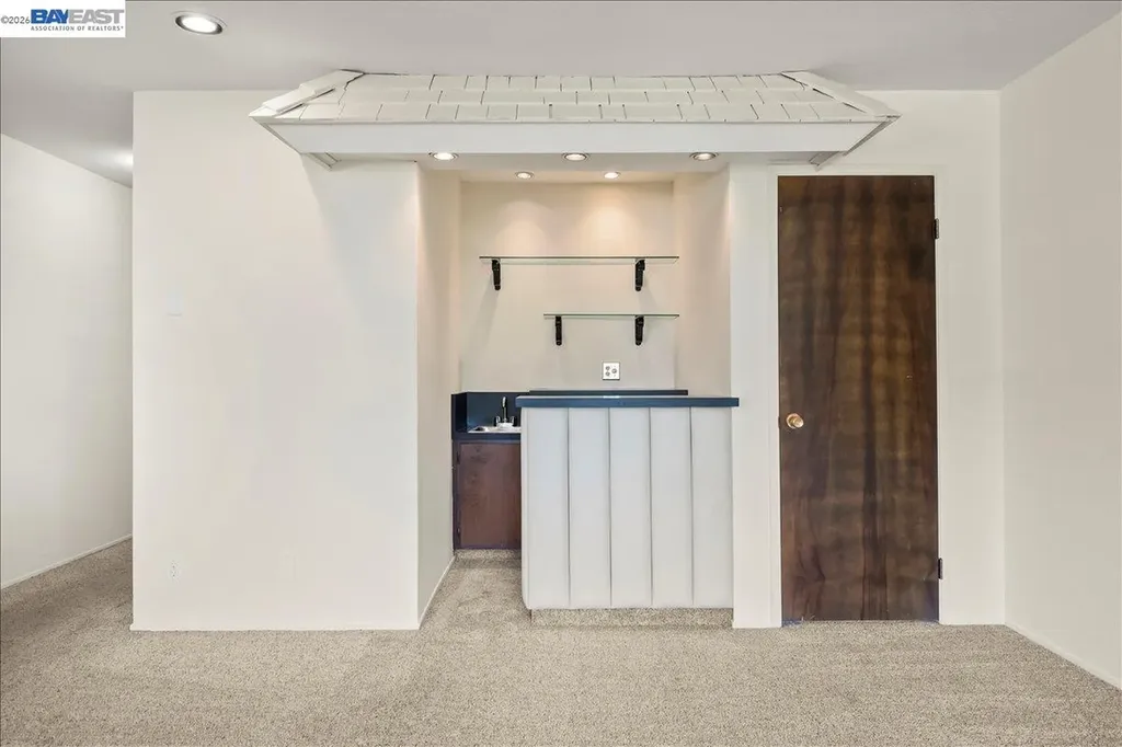 2133 Santa Clara Avenue Alameda CA 94501