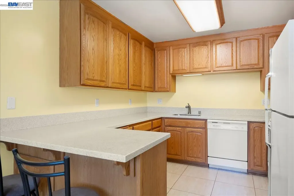 2133 Santa Clara Avenue Alameda CA 94501