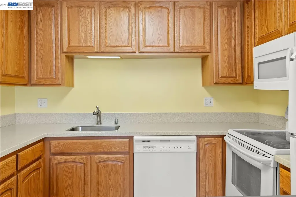 2133 Santa Clara Avenue Alameda CA 94501