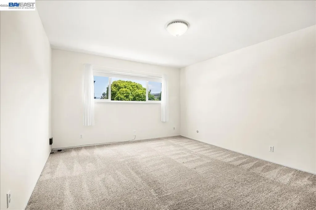 2133 Santa Clara Avenue Alameda CA 94501