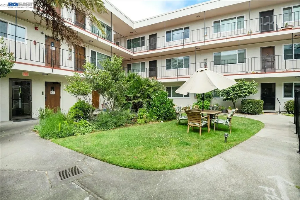 2133 Santa Clara Avenue Alameda CA 94501