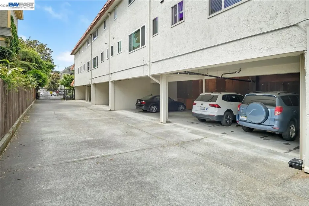 2133 Santa Clara Avenue Alameda CA 94501