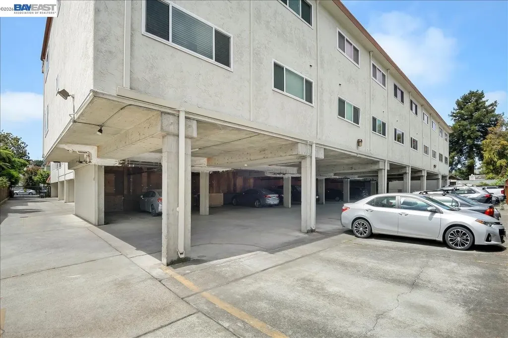2133 Santa Clara Avenue Alameda CA 94501