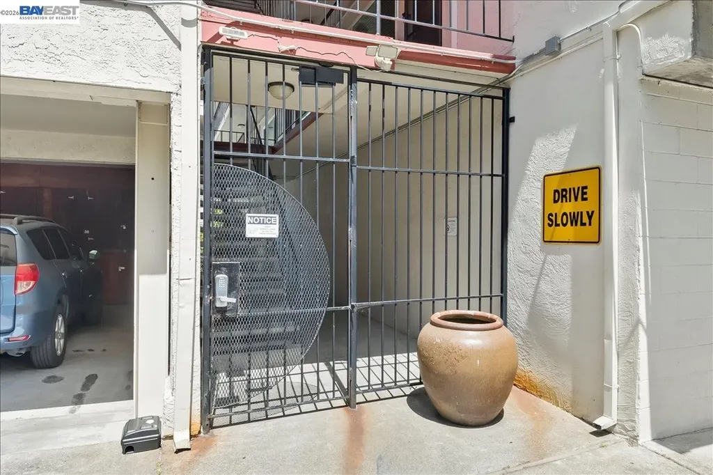 2133 Santa Clara Avenue Alameda CA 94501