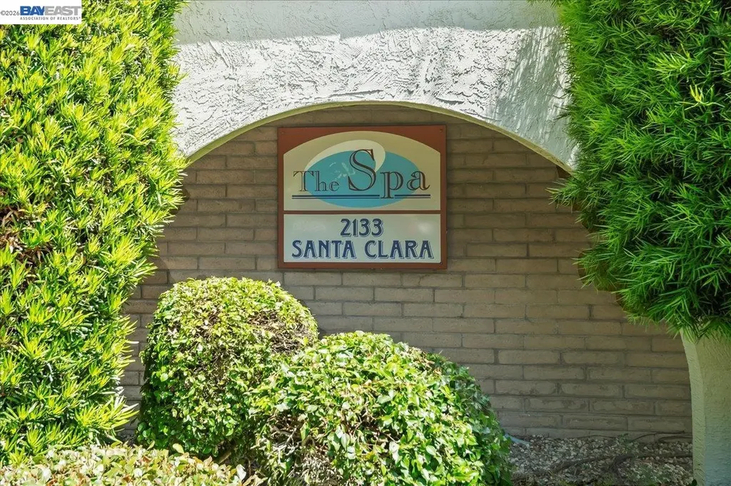 2133 Santa Clara Avenue Alameda CA 94501