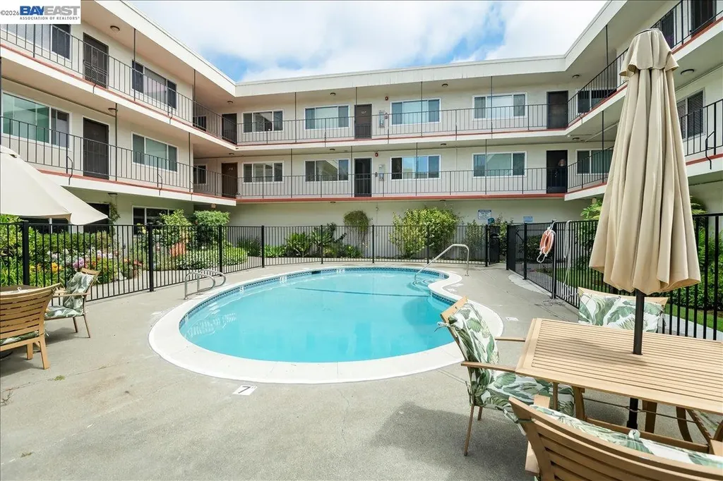 2133 Santa Clara Avenue Alameda CA 94501