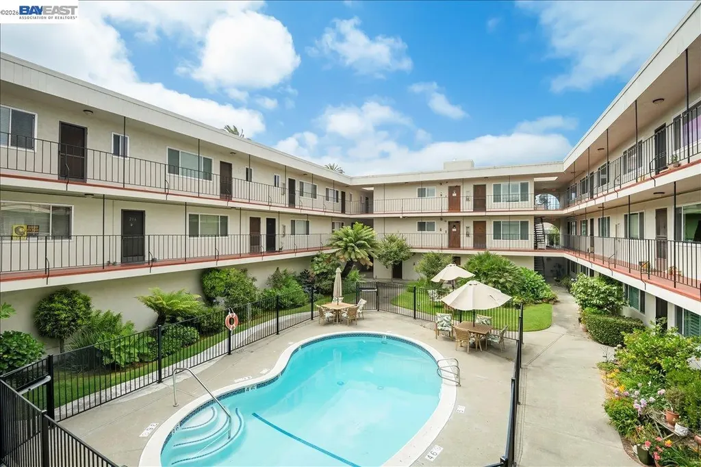 2133 Santa Clara Avenue Alameda CA 94501