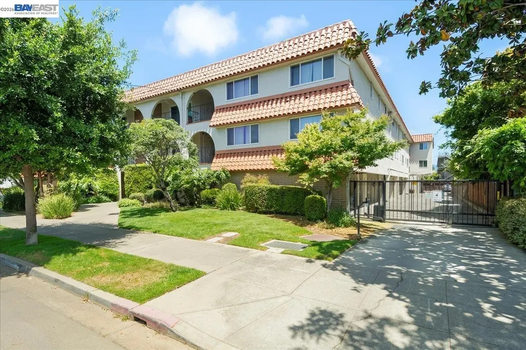 2133 Santa Clara Avenue Alameda CA 94501