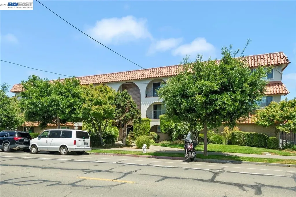 2133 Santa Clara Avenue Alameda CA 94501