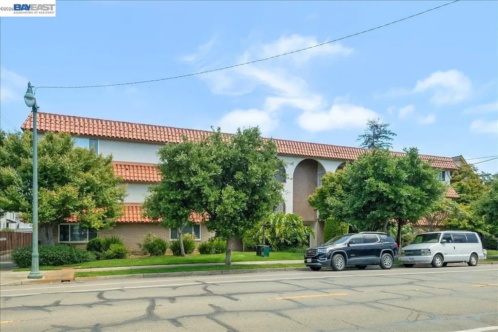 2133 Santa Clara Avenue Alameda CA 94501