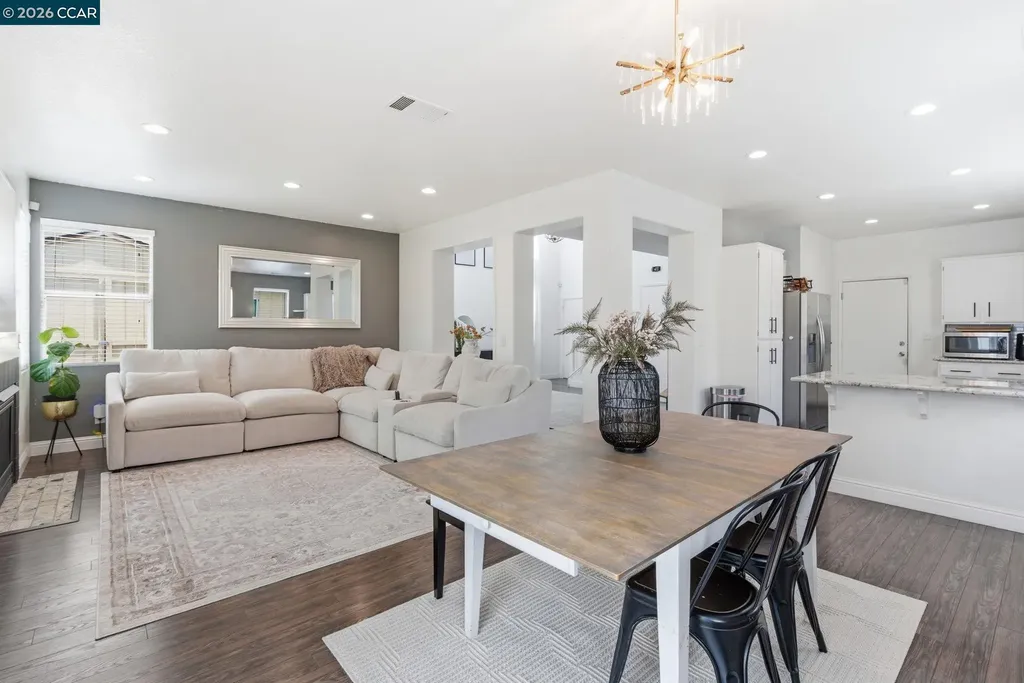 364 Fall Circle Oakley CA 94561