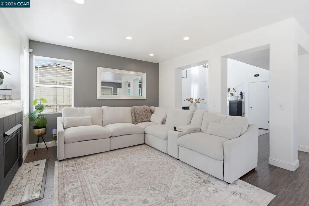 364 Fall Circle Oakley CA 94561