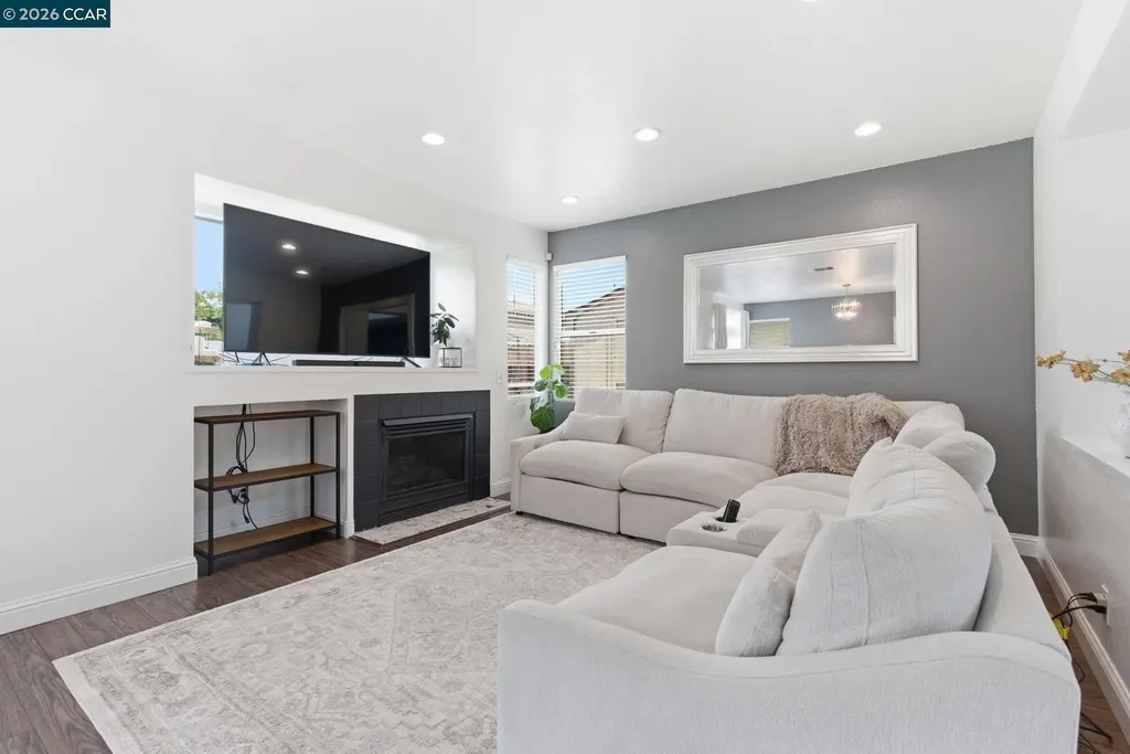 364 Fall Circle Oakley CA 94561