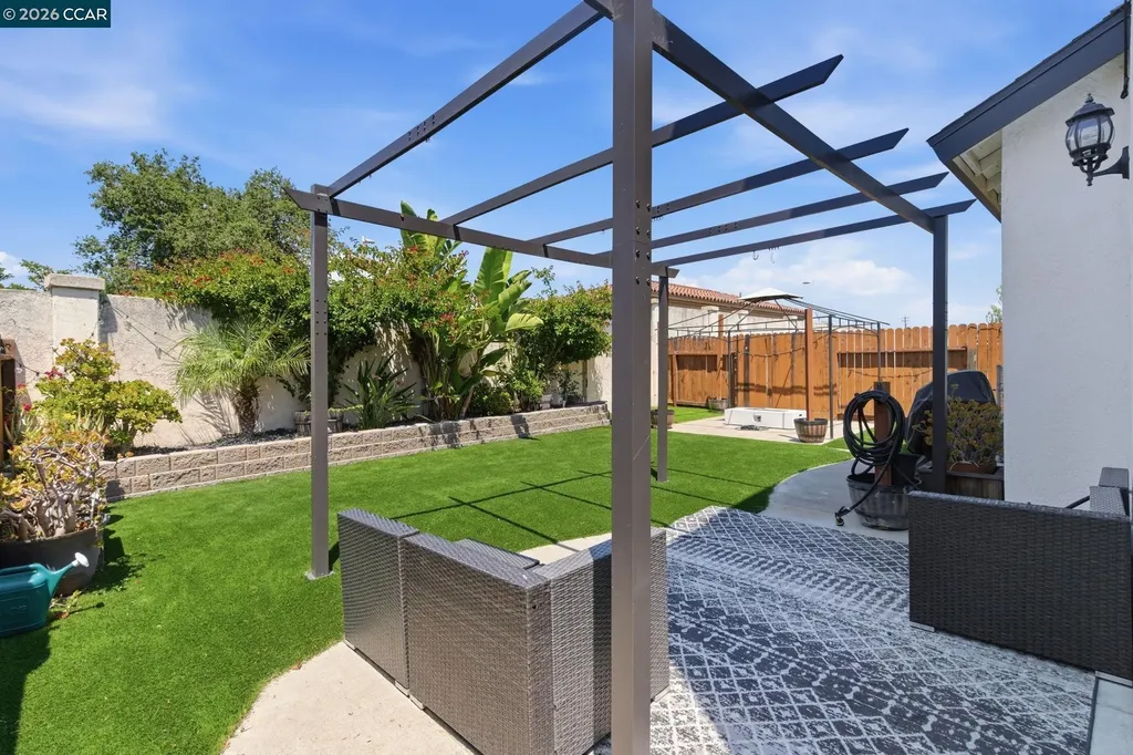364 Fall Circle Oakley CA 94561