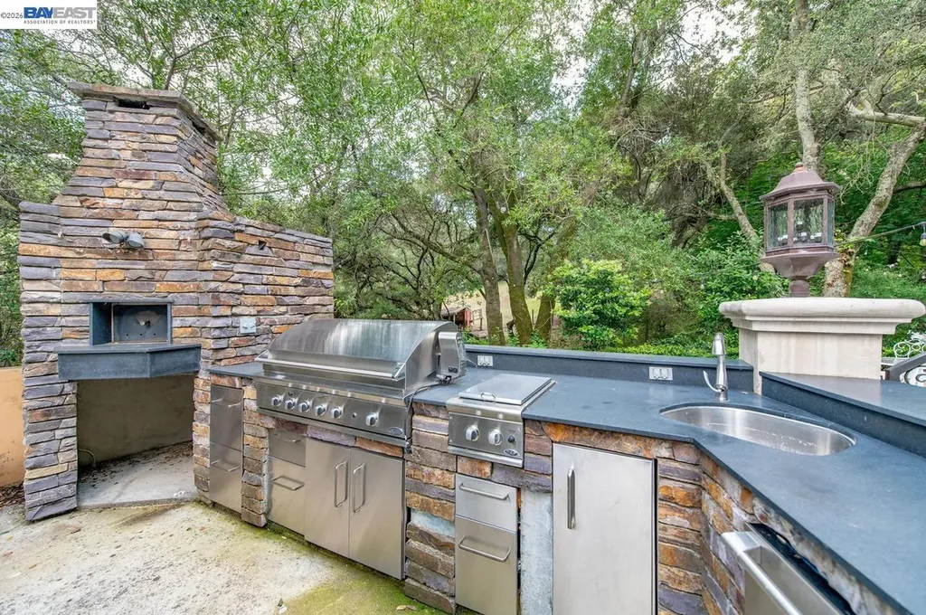 35655 Palomares Road Castro Valley CA 94552
