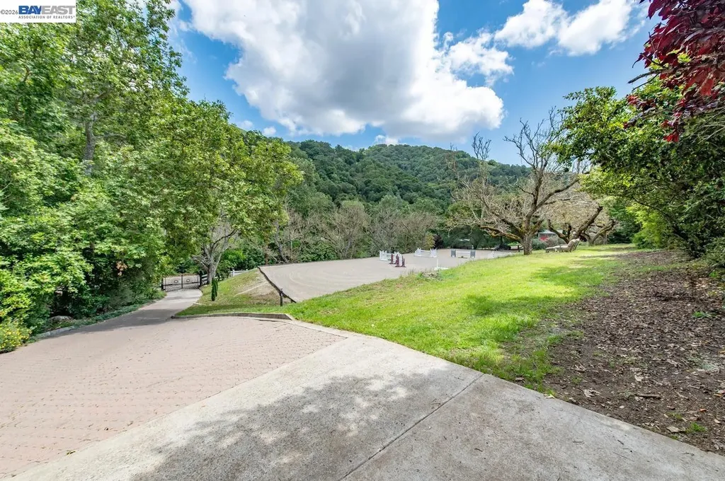 35655 Palomares Road Castro Valley CA 94552