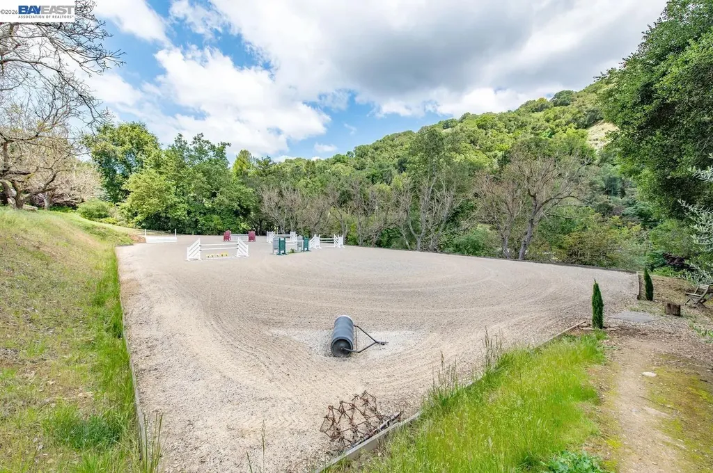 35655 Palomares Road Castro Valley CA 94552