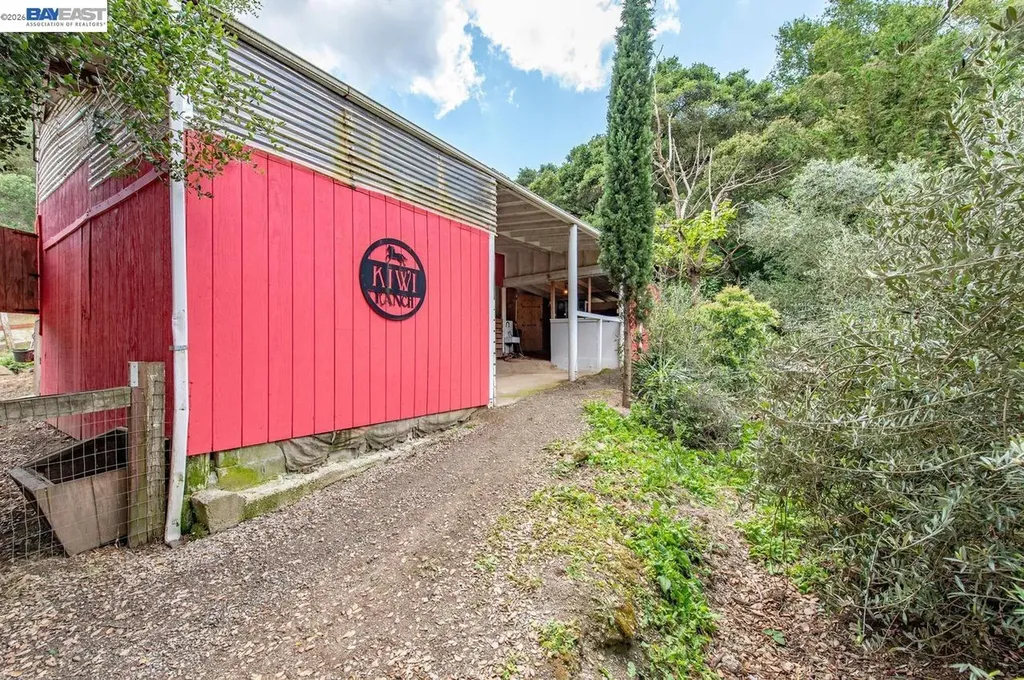 35655 Palomares Road Castro Valley CA 94552