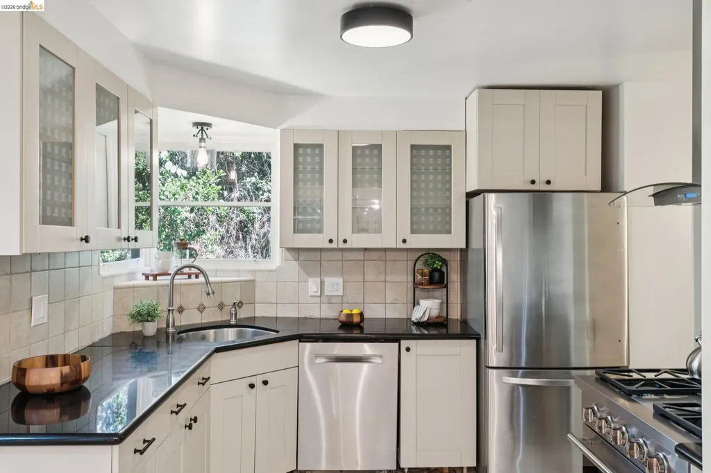 451 Taurus Avenue Oakland CA 94611