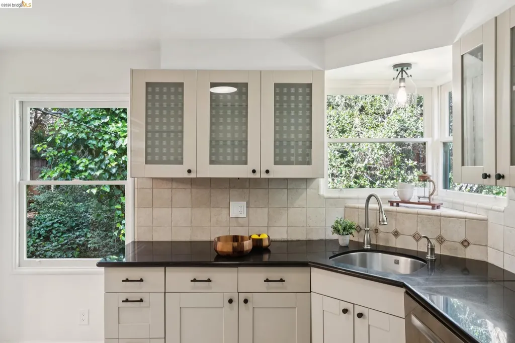 451 Taurus Avenue Oakland CA 94611
