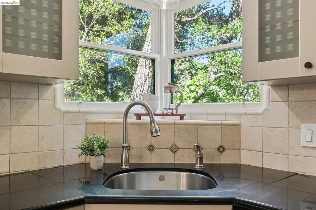 451 Taurus Avenue Oakland CA 94611