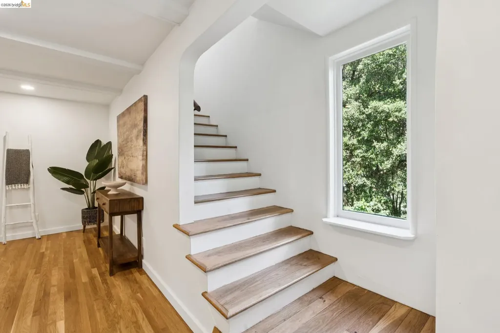 451 Taurus Avenue Oakland CA 94611