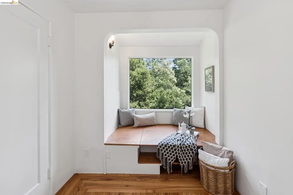 451 Taurus Avenue Oakland CA 94611