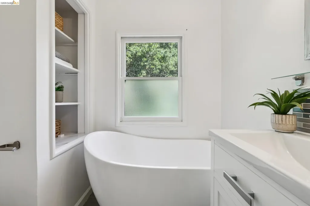 451 Taurus Avenue Oakland CA 94611
