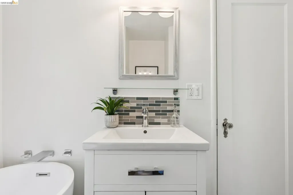 451 Taurus Avenue Oakland CA 94611