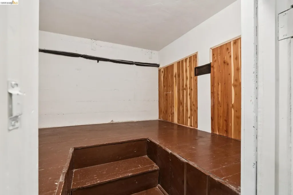 451 Taurus Avenue Oakland CA 94611