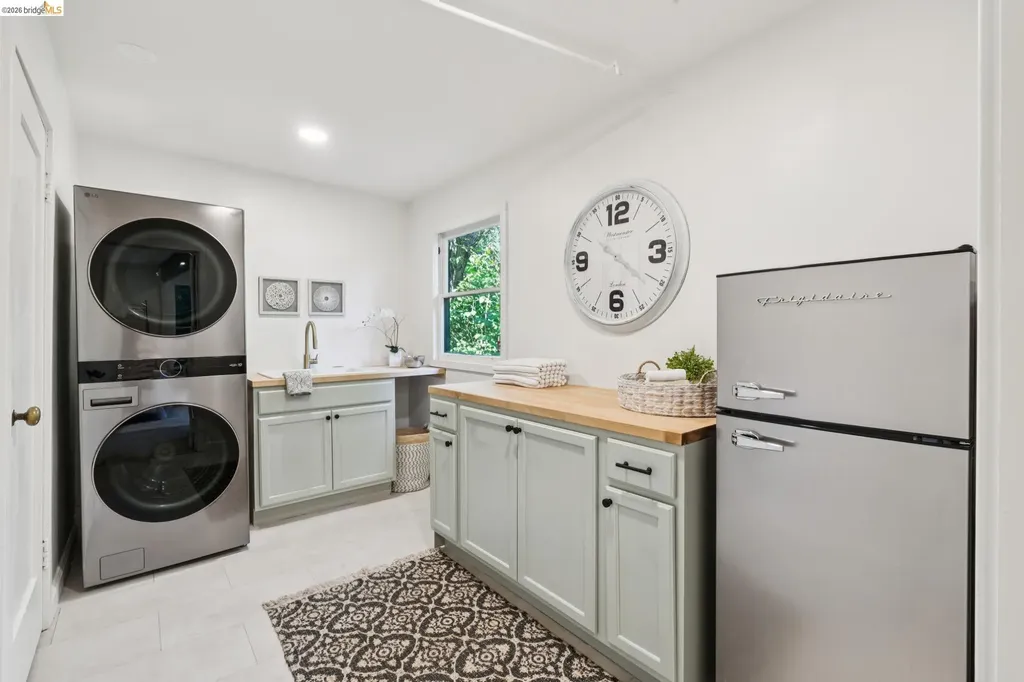 451 Taurus Avenue Oakland CA 94611
