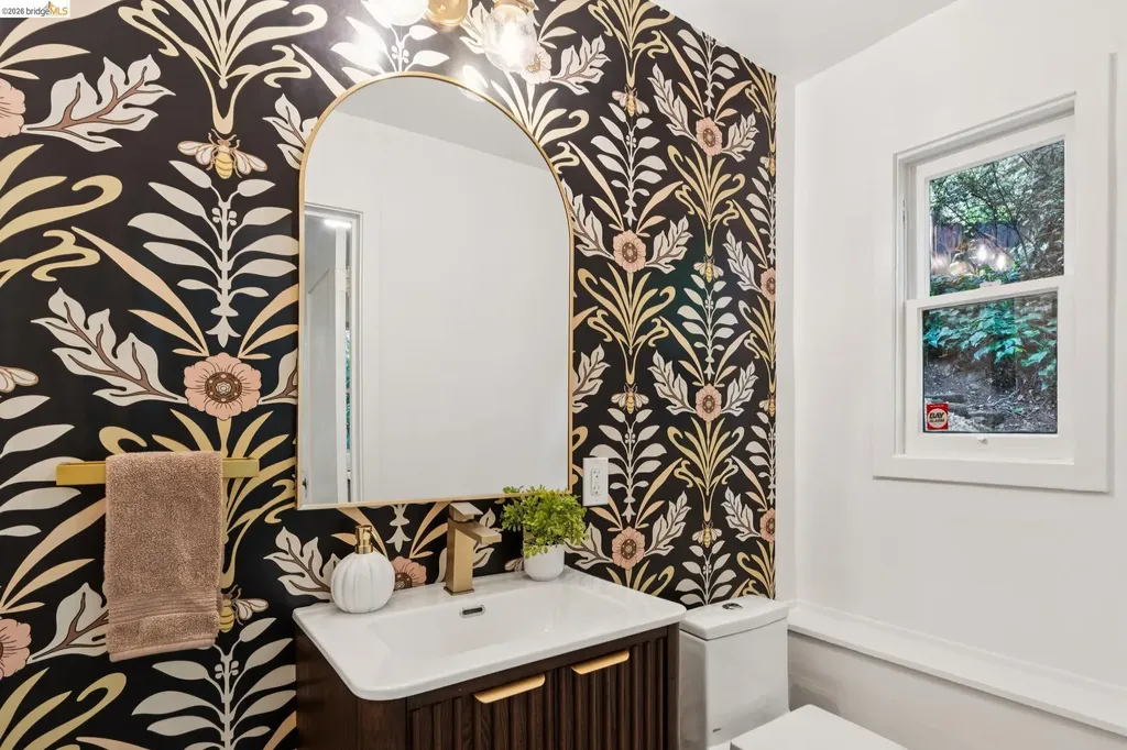 451 Taurus Avenue Oakland CA 94611