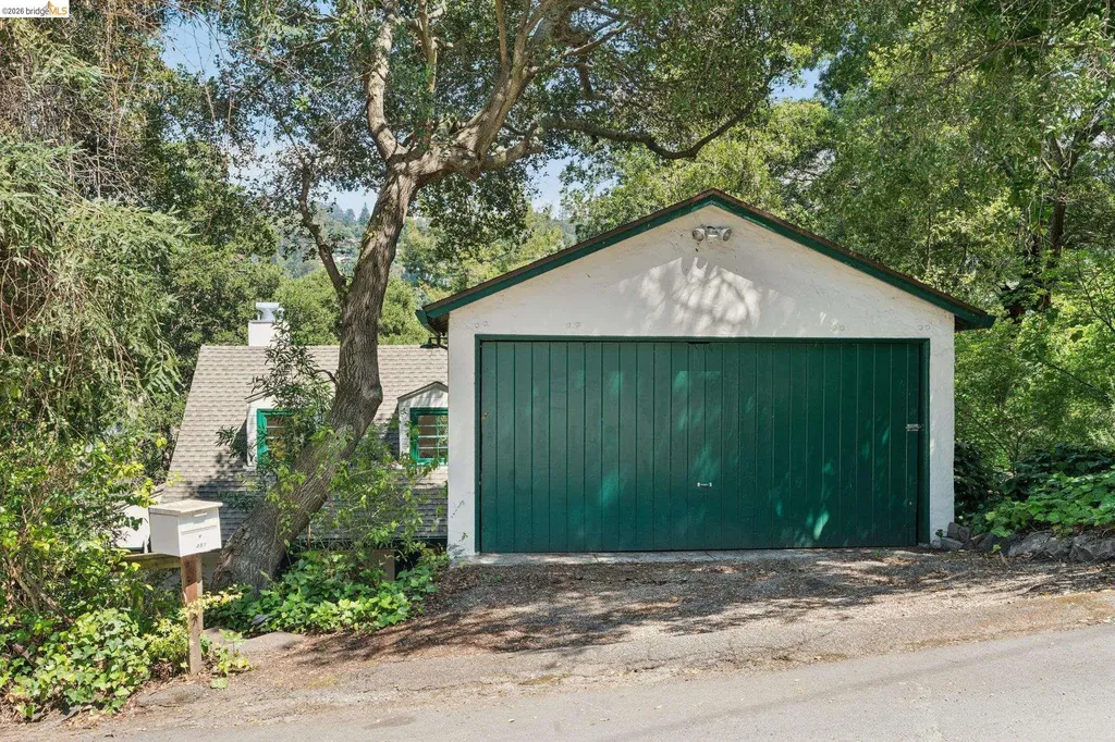 451 Taurus Avenue Oakland CA 94611