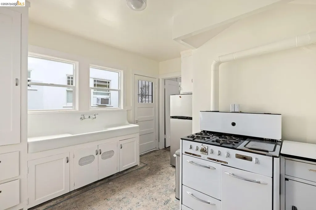 546 North Street Oakland CA 94609