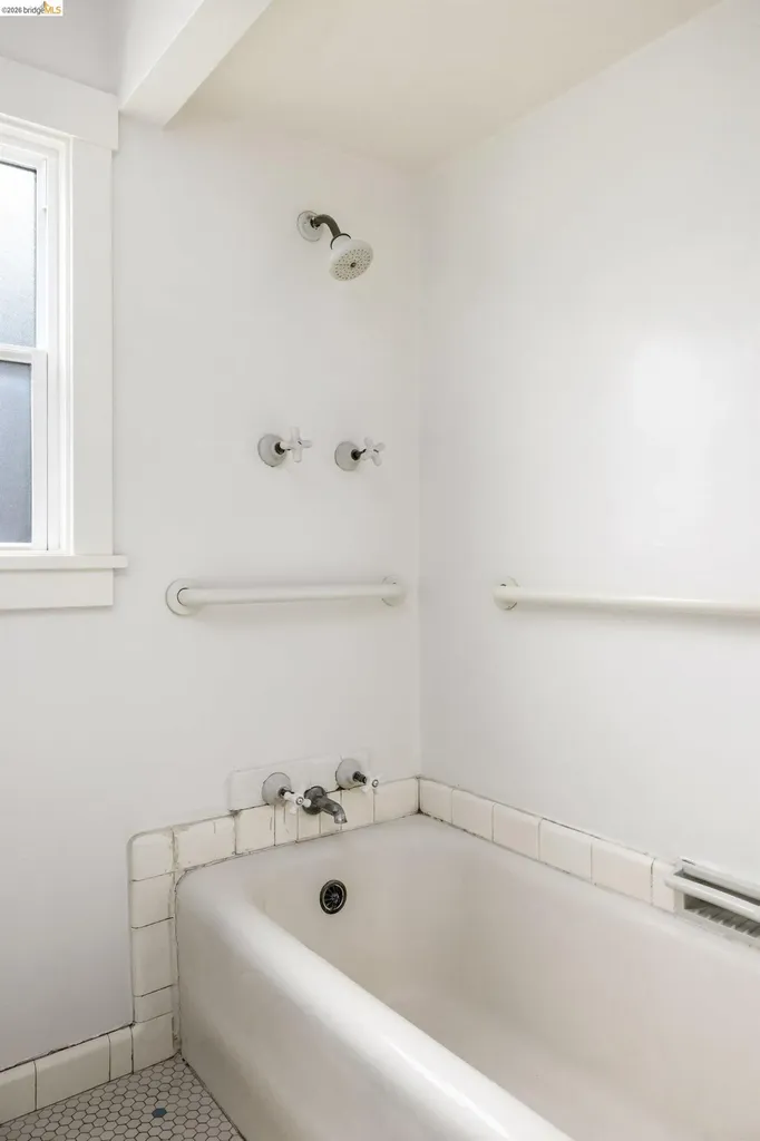 546 North Street Oakland CA 94609