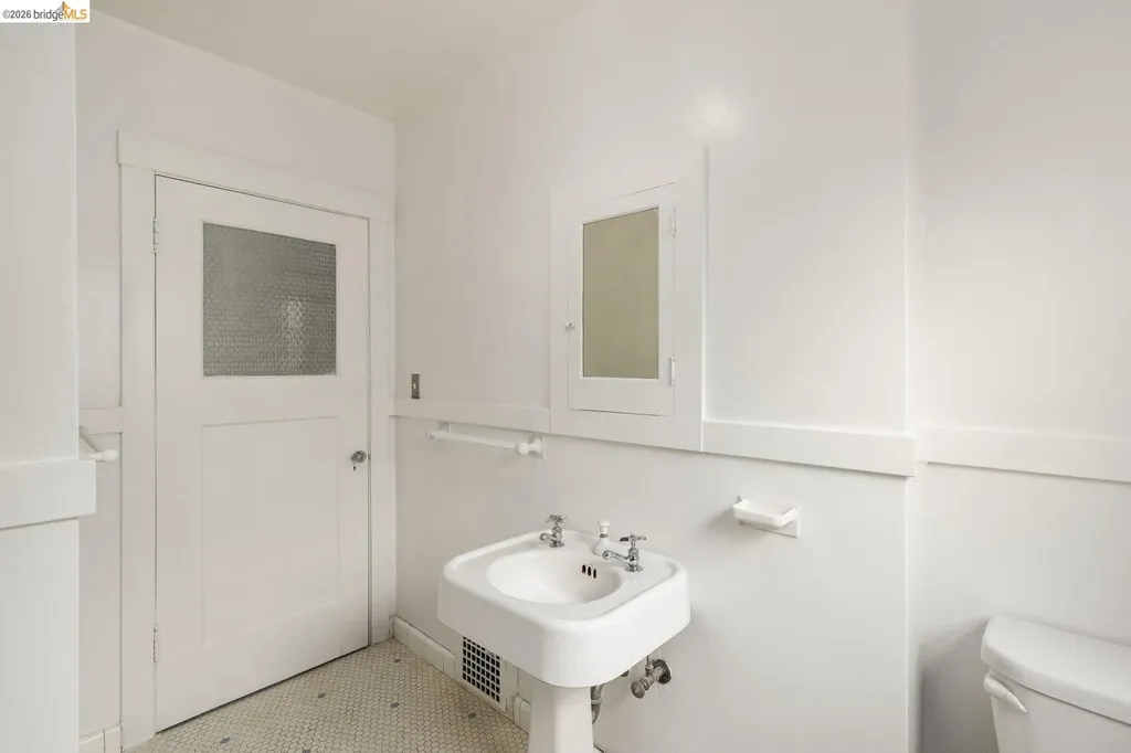 546 North Street Oakland CA 94609