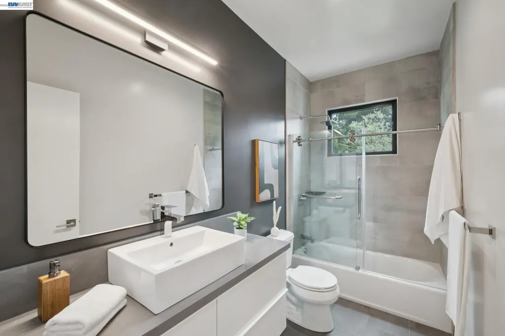 6874 Buckingham Boulevard Berkeley CA 94705