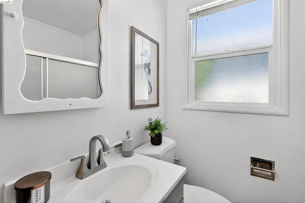 1137 Seminary Avenue Oakland CA 94621