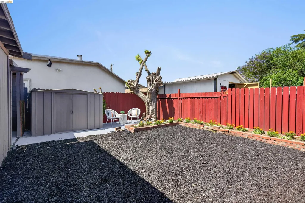 1137 Seminary Avenue Oakland CA 94621