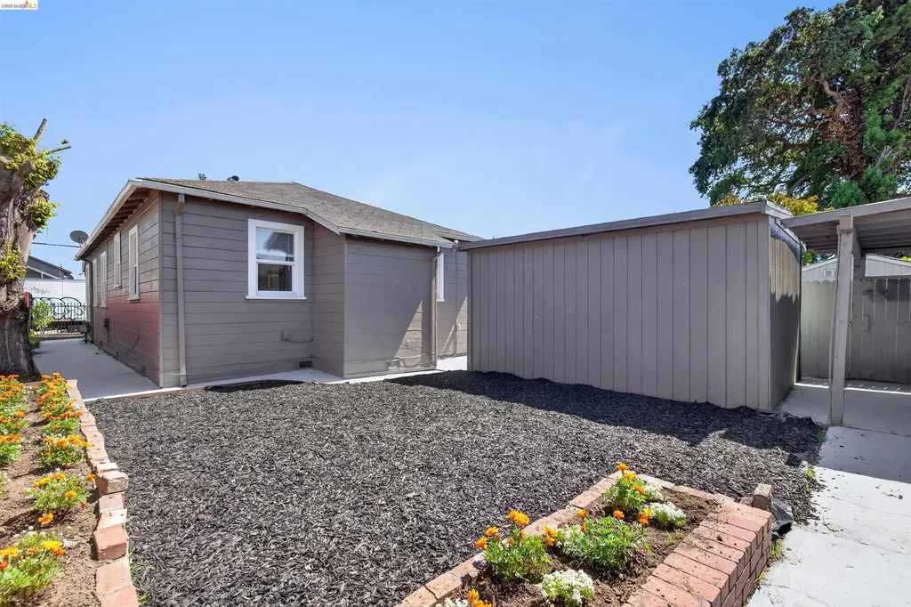 1137 Seminary Avenue Oakland CA 94621