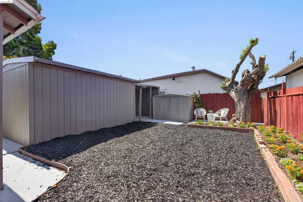1137 Seminary Avenue Oakland CA 94621