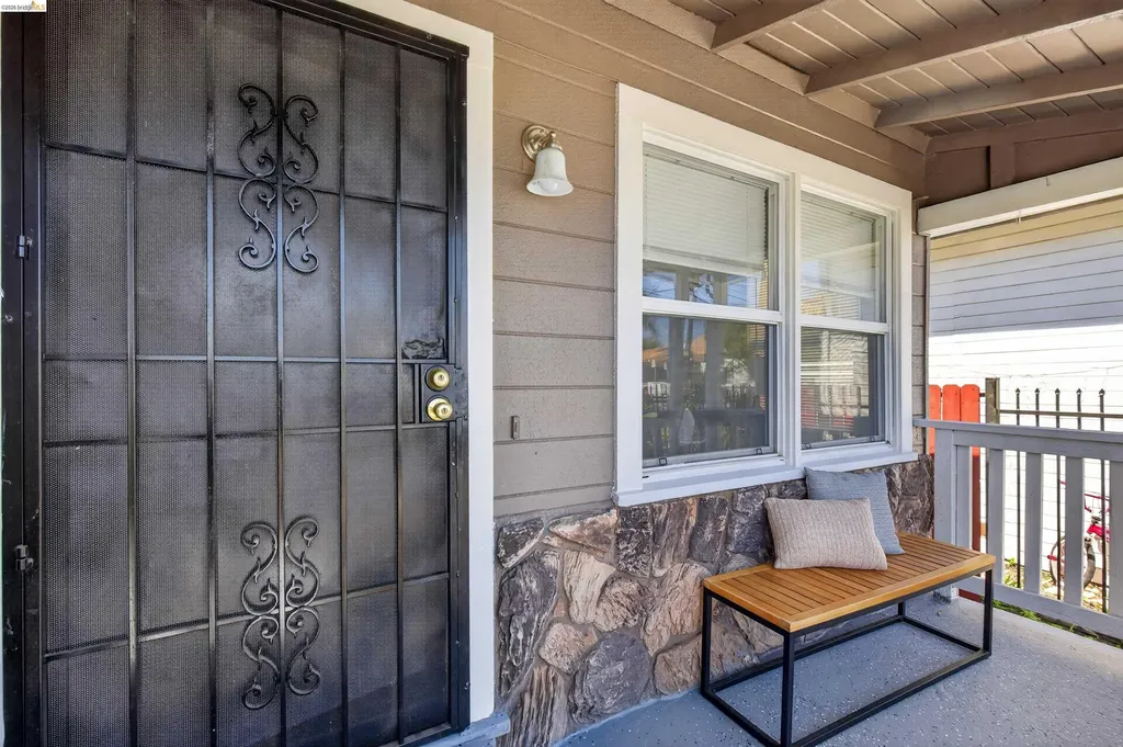 1137 Seminary Avenue Oakland CA 94621