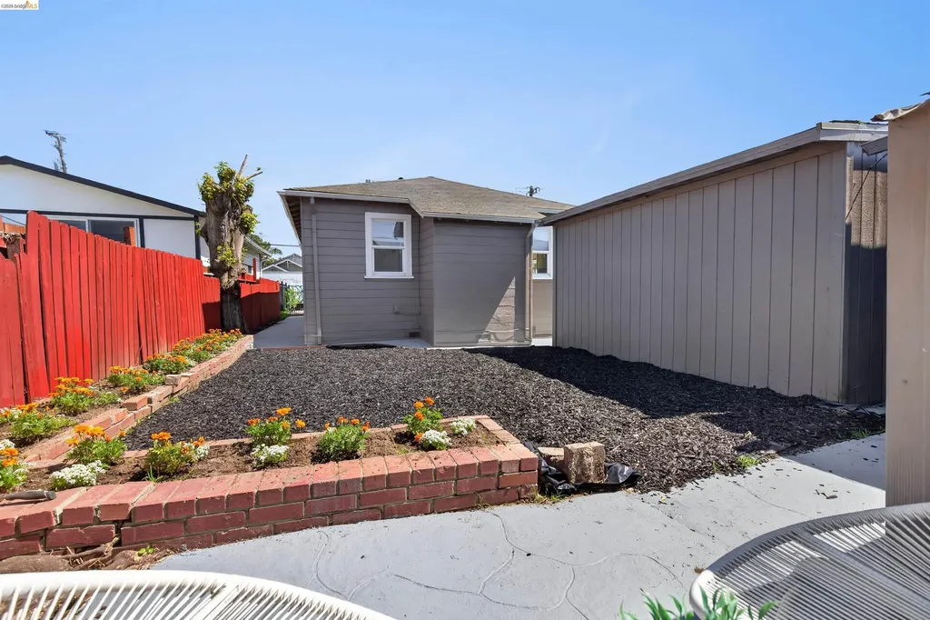 1137 Seminary Avenue Oakland CA 94621