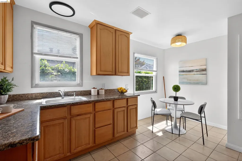 1137 Seminary Avenue Oakland CA 94621