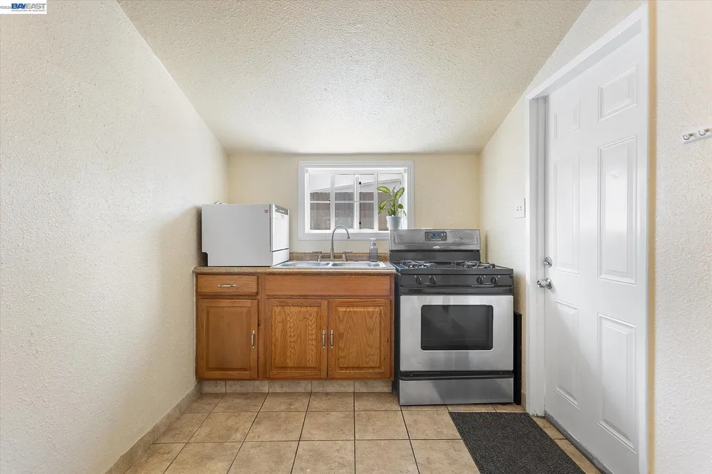 381 Lexington Avenue San Leandro CA 94577