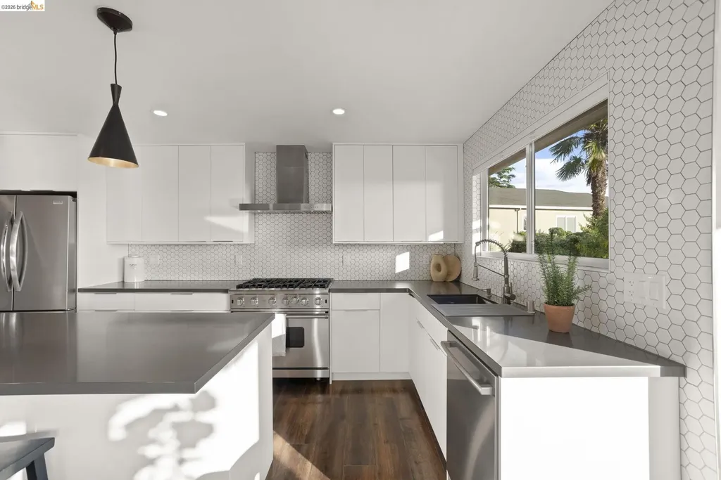 4238 Laguna Avenue Oakland CA 94602