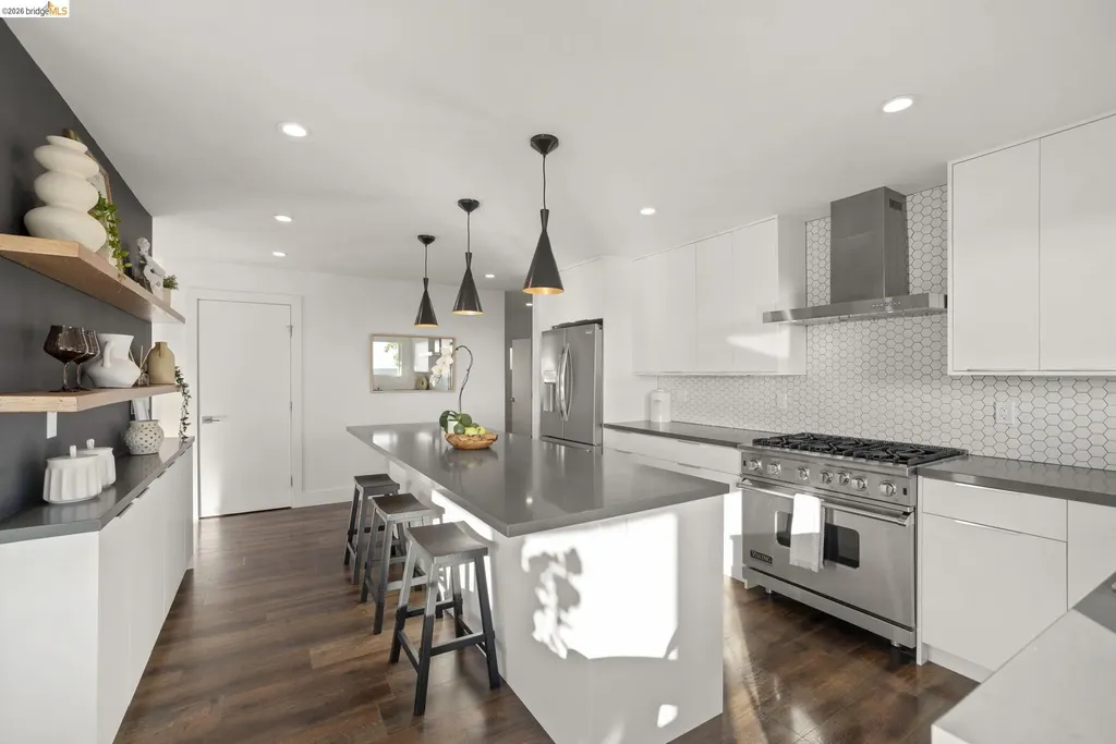 4238 Laguna Avenue Oakland CA 94602